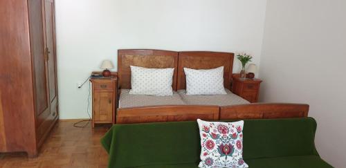 Posteľ alebo postele v izbe v ubytovaní Penzión Emese