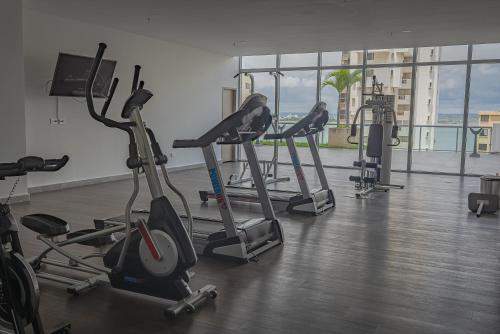 Fitness centrum a/nebo fitness zařízení v ubytování Lujoso Apartamento en Bocagrande