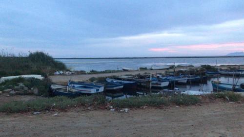 a group of boats are docked on a beach at L'APPARTAMENTO DEL MARE in Marsala