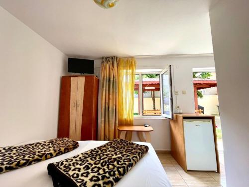 a hotel room with two beds and a window at Camere de inchiriat Sibel in Costinesti
