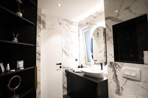 Prestigious Downtown Apartment