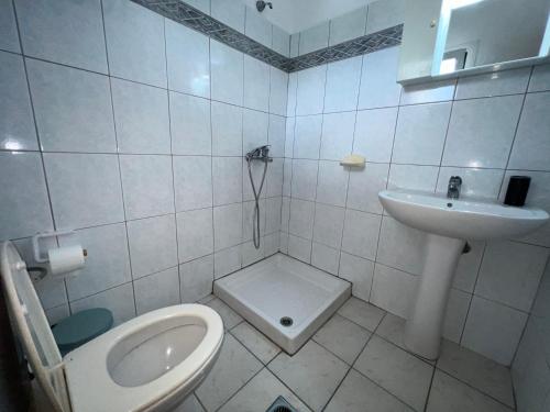 Ένα μπάνιο στο White Apartment - Thassos Town