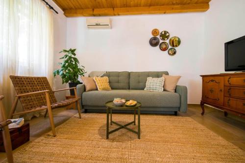 Holiday Estate "Bujur" - private pool, surrounded by nature!