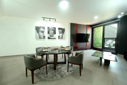 Moderno y lujoso departamento en Valle Poniente con balcón privado