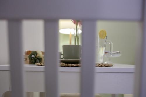 a kitchen counter with a plate and a pot on it at Maris Terra in Brindisi