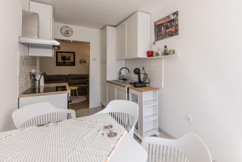 Sunny City Apartment