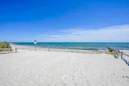 Beachside Bungalow - A – Photos 2