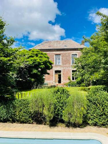 Photo de la galerie de l'établissement Maison de vacances à la campagne avec piscine 