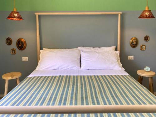a bedroom with a bed with a blue and white bedspread at Don Ciccio Capashome in Ceglie Messapica