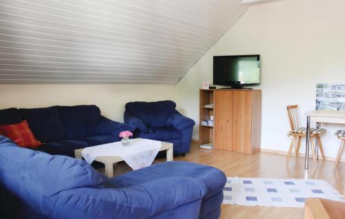 Ein Sitzbereich in der Unterkunft Two-Bedroom Apartment Oberweser/Gieselwerder with Sea View 02