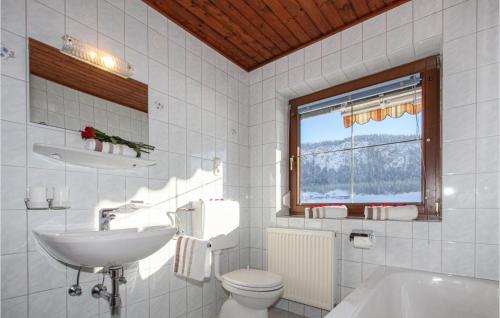 Koupelna v ubytování Nice Home In Walchsee With 4 Bedrooms And Wifi