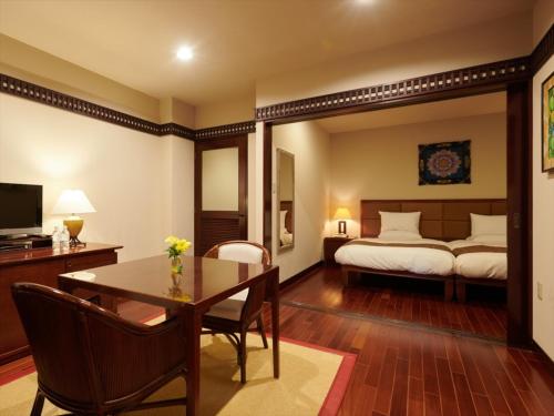 Posteľ alebo postele v izbe v ubytovaní Shigira Bayside Suite Allamanda