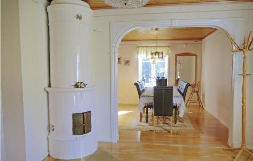 Fotografie z fotogalerie ubytování Cozy Home In Orrefors With Lake View v destinaci Orrefors