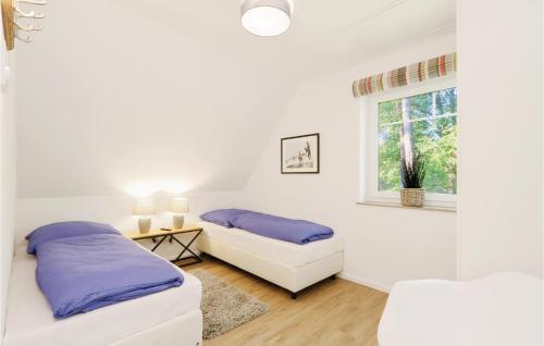 Llit o llits en una habitació de Reetdachhaus 4 Auf Usedom