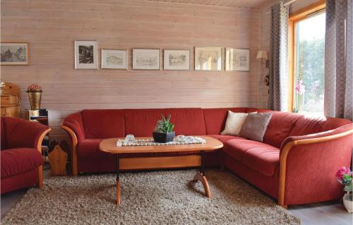 O zonă de relaxare la Three-Bedroom Holiday Home In Hol I Tjeldsund