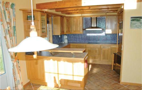 Ett kök eller pentry på Awesome Home In Lysvik With 1 Bedrooms