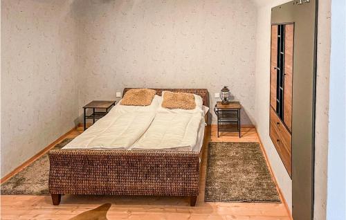 Postel nebo postele na pokoji v ubytování Beautiful Home In Norddeich With Kitchen