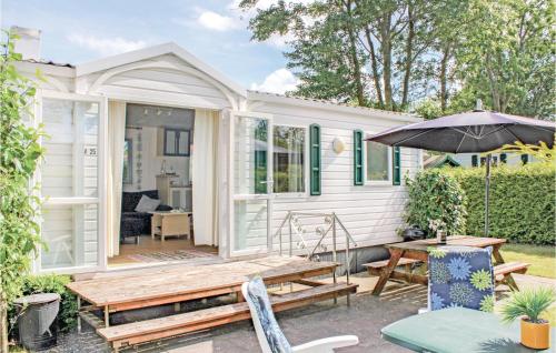 Awesome Home In Tzummarum With 2 Bedrooms, Wifi And Outdoor Swimming Pool