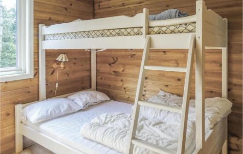 Poschodová posteľ alebo postele v izbe v ubytovaní Nice Home In Kleppe With Wifi