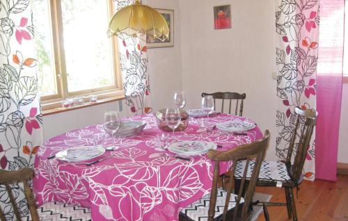 Imagen de la galería de Cozy Home In Nossebro With Kitchen, en Lekåsa