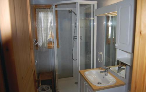 a bathroom with a shower and a sink at Awesome Apartment In Rosendal With 2 Bedrooms, Sauna And Internet in Rosendal