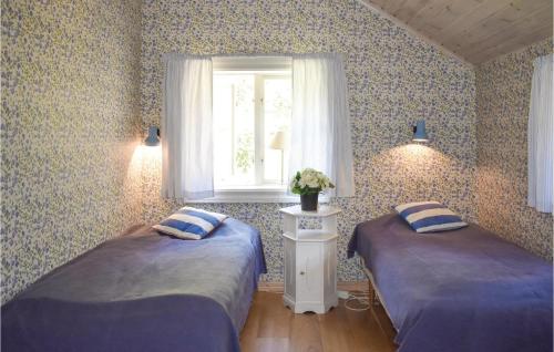 Postel nebo postele na pokoji v ubytování 2 Bedroom Stunning Home In Sankt Anna