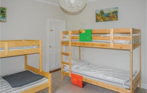 a bedroom with two bunk beds in a room at 4 Bedroom Nice Home In Mullsjö in Mullsjö