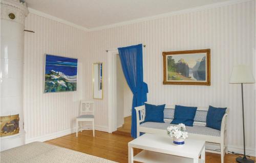 a living room with a couch and a table at 4 Bedroom Nice Home In Mullsjö in Mullsjö