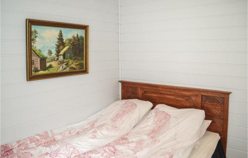 En eller flere senger på et rom på Amazing Home In Hovland With 2 Bedrooms And Wifi