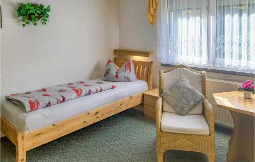 Postel nebo postele na pokoji v ubytování Lovely Home In Geschwenda With House A Mountain View