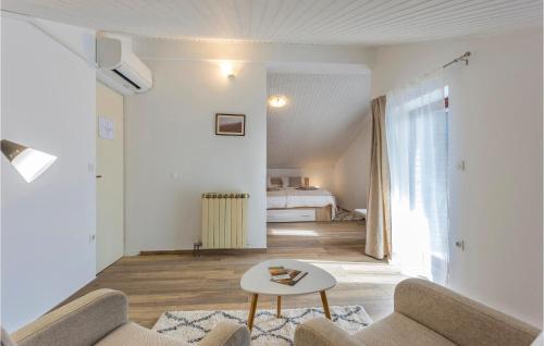 Gallery image of 4 Bedroom Gorgeous Home In Katun Lindarski in Katun Lindarski