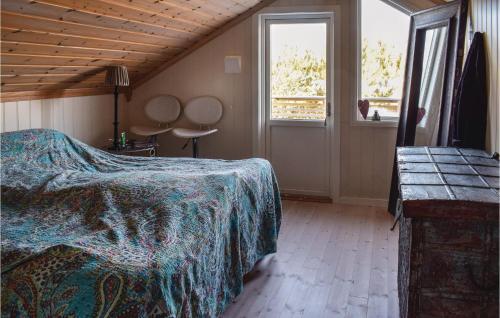 Postelja oz. postelje v sobi nastanitve Stunning Home In Skjeberg With House A Panoramic View