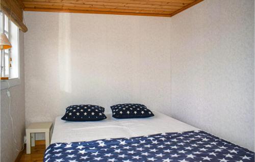 Krevet ili kreveti u jedinici u objektu Stunning Home In Ambjrnarp With Kitchen