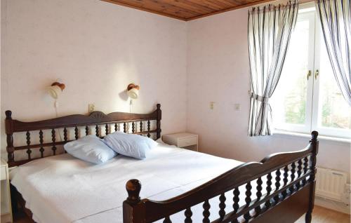 3 Bedroom Stunning Home In Slite tesisinde bir odada yatak veya yataklar