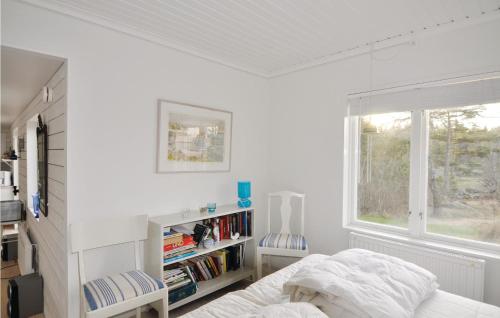 SundsandvikにあるNice Home In Henn With 2 Bedrooms And Wifiのギャラリーの写真