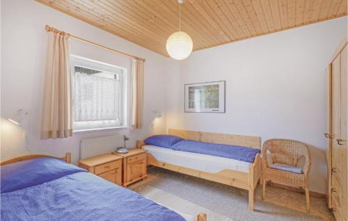 Un pat sau paturi într-o cameră la Ferienhaus 15 In Thalfang