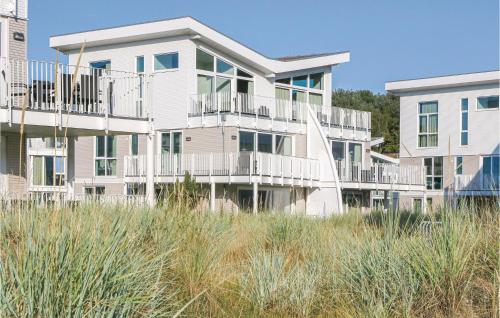 Casa grande con balcones en la playa en Dünenvilla 5, Whg 5, en Travemünde