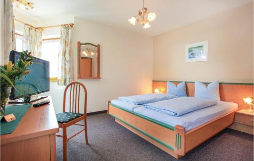 Кровать или кровати в номере Nice Apartment In Kirchberg With Wifi