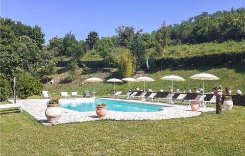 Amazing apartment in Radicondoli with 3 Bedrooms, WiFi and Outdoor swimming pool
