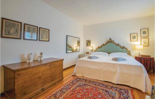 a bedroom with a large bed and a wooden dresser at Casa Di Mamy in Sant'Elena di Silea