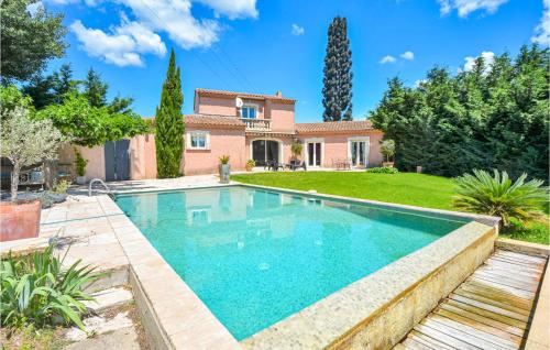 Gallery image of Gorgeous Home In Eyguieres With Outdoor Swimming Pool in Eyguières