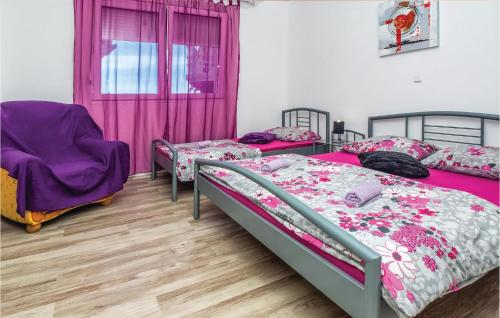Voodi või voodid majutusasutuse 1 Bedroom Pet Friendly Apartment In Jesenice toas