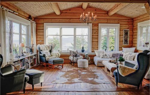 Χώρος καθιστικού στο 4 Bedroom Beautiful Home In Svarstad