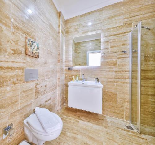 Ένα μπάνιο στο Villa maksi 1