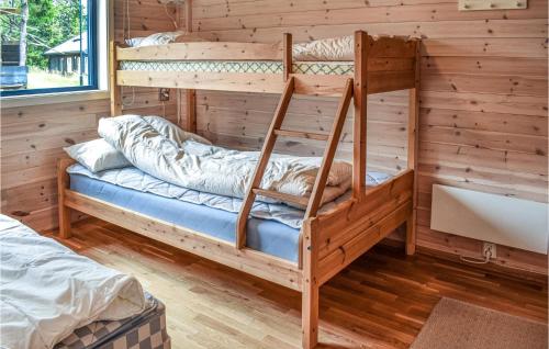 a bedroom with two bunk beds in a log cabin at Cozy Home In Sjusjen With Kitchen in Sjusjøen