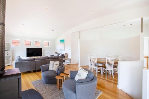 Zona de estar de Nalu Pet Friendly 1 Min Walk to Beach