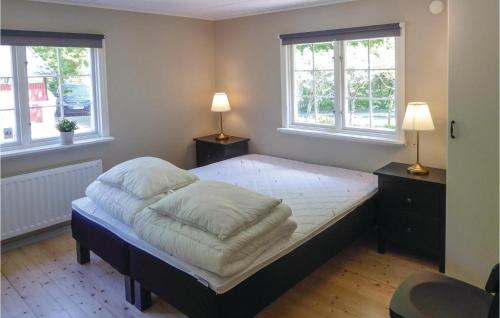 Postel nebo postele na pokoji v ubytování Awesome Home In Arkelstorp With 2 Bedrooms