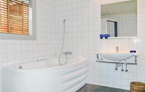 Gallery image of Cozy Home In Slen With Sauna in Stöten