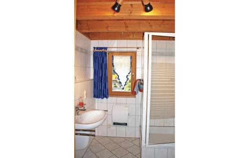 a bathroom with a toilet and a sink at Am Thringer Meer in Drognitz