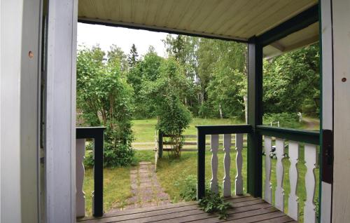a screened porch with a view of a yard at 2 Bedroom Cozy Home In Sjötorp in Sjötorp